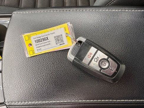 Used 2018 Ford Fusion SE FWD image 35