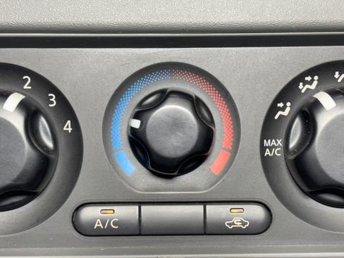 Used 2006 Nissan Frontier XE w/ (G01) XE Preferred Pkg image 25