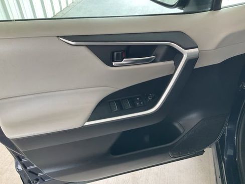 Used 2022 Toyota RAV4 XLE w/ Convenience Package image 5