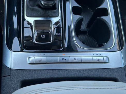 Used 2023 Kia Carnival EX FWD image 30