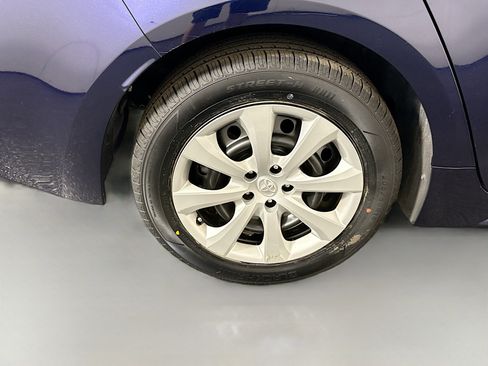 Used 2021 Toyota Corolla LE FWD image 32