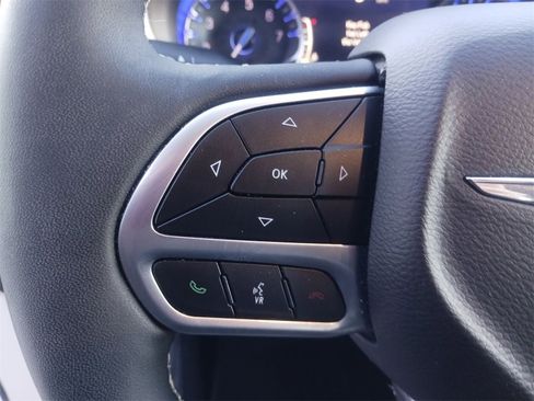 Used 2024 Chrysler Pacifica Touring-L image 31