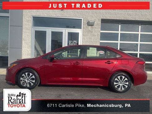 Certified 2022 Toyota Corolla LE image 1