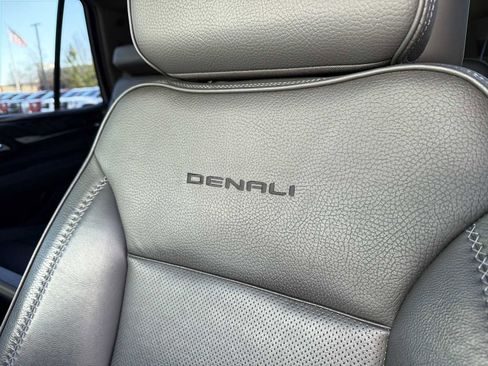 Used 2021 GMC Yukon Denali w/ Denali Premium Package image 22