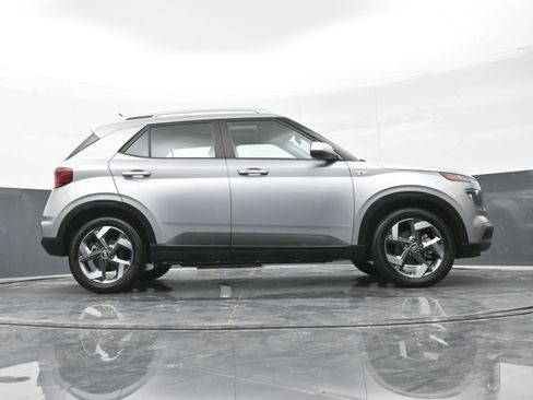 Used 2024 Hyundai Venue SEL image 46