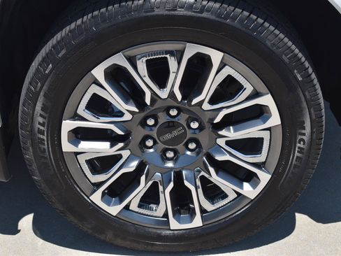 Used 2025 GMC Sierra 1500 Denali Ultimate AWD/4WD image 11