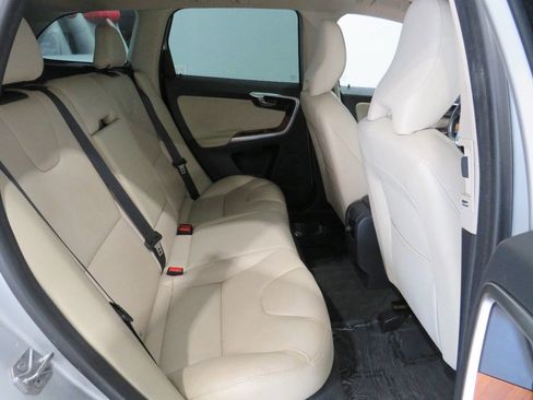 Used 2017 Volvo XC60 T5 Inscription w/ Advanced Package FWD image 11