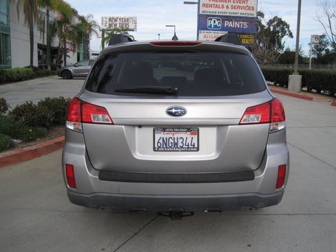 Used 2011 Subaru Outback 3.6R Limited image 15