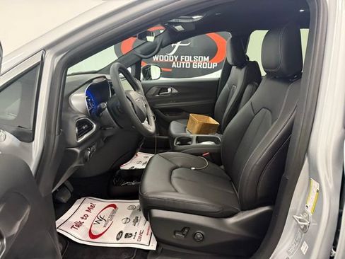 New 2026 Chrysler Voyager LX image 11