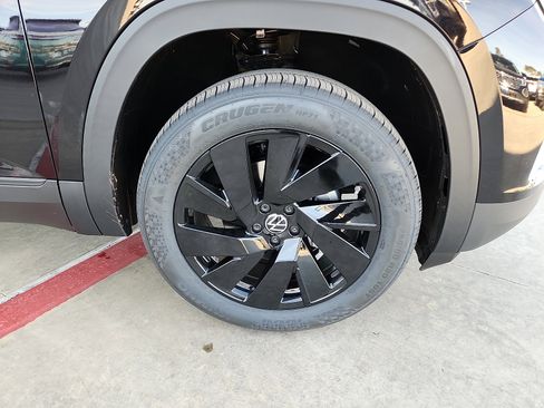 New 2026 Volkswagen Atlas SE image 9