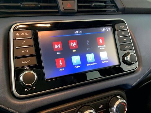 Used 2025 Nissan Versa SV image 6