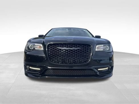 Used 2022 Chrysler 300 Touring L image 2