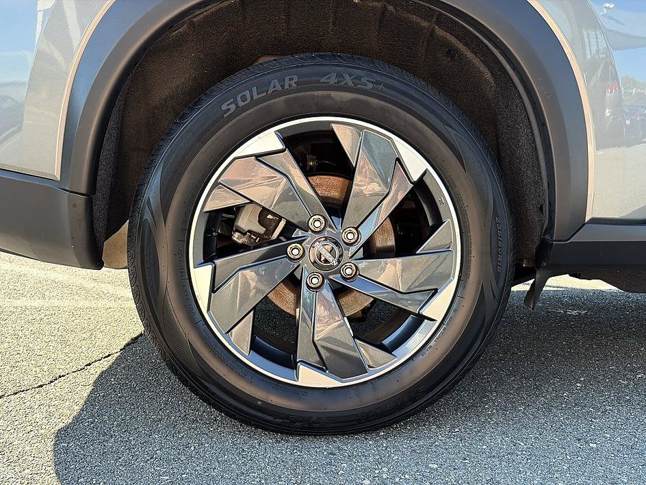 Certified 2025 Nissan Rogue SV AWD/4WD image 11