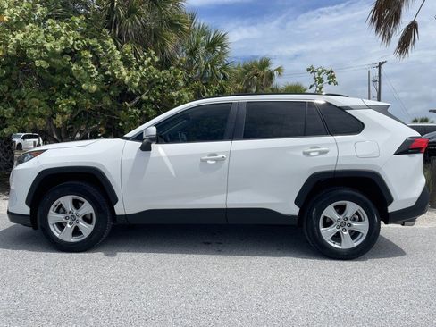 Used 2020 Toyota RAV4 XLE w/ Convenience Package FWD image 3