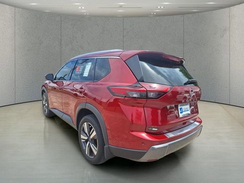 Used 2024 Nissan Rogue SL FWD image 3
