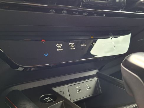 Used 2025 Nissan Kicks SR FWD image 15
