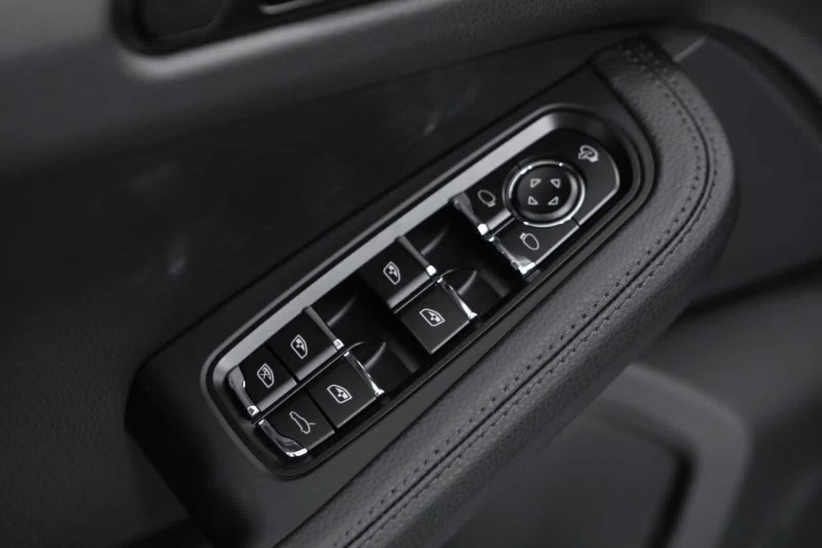 Certified 2026 Porsche Macan S AWD/4WD image 25