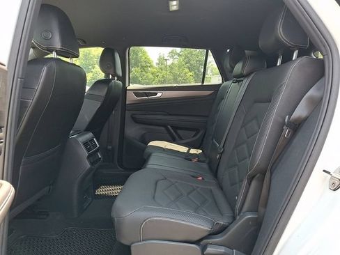 Used 2024 Volkswagen Atlas Cross Sport SE AWD/4WD image 10