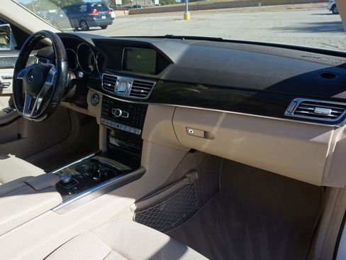 Used 2014 Mercedes-Benz E 550 4MATIC Sedan image 29