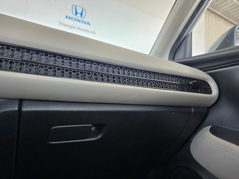 Used 2024 Honda HR-V LX image 11