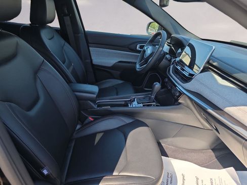 Used 2024 Jeep Compass Latitude image 14