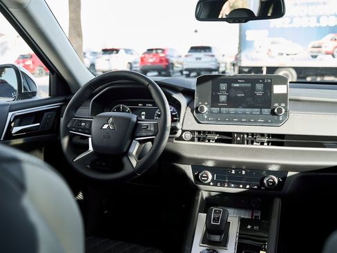 New 2025 Mitsubishi Outlander SEL image 35