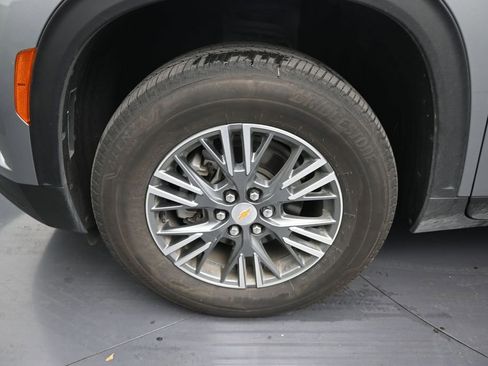 Used 2024 Chevrolet Traverse LT FWD image 9