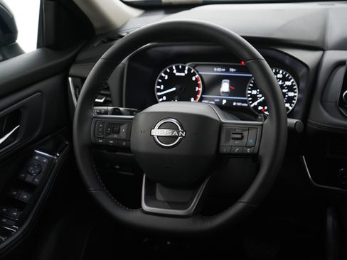 Used 2025 Nissan Rogue SV AWD/4WD image 14