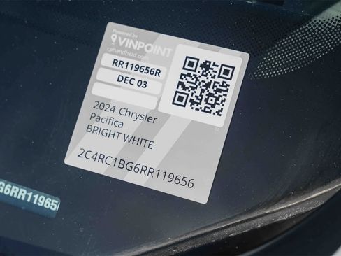 Used 2024 Chrysler Pacifica Touring-L image 27