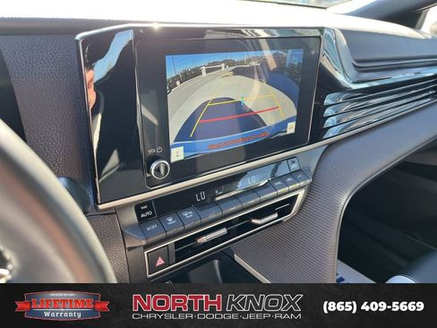 Used 2025 Toyota Camry SE image 9