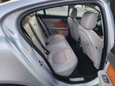 Used 2010 Jaguar XF Luxury image 13