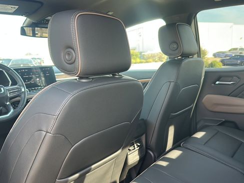 Used 2023 GMC Canyon Denali image 17