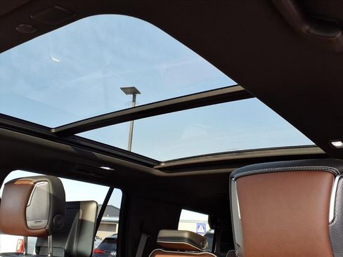 Used 2023 GMC Yukon Denali Ultimate image 15