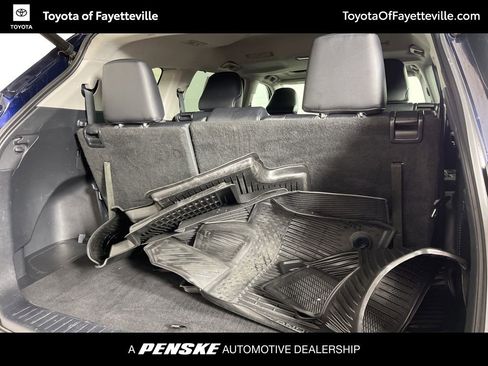 Used 2021 Toyota Highlander XLE image 12