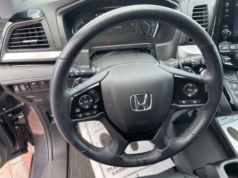 Certified 2022 Honda Odyssey Touring image 11