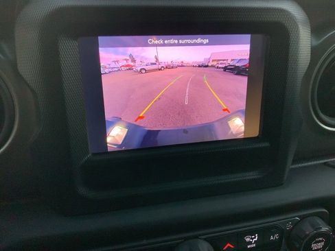 Used 2022 Jeep Gladiator Willys image 21