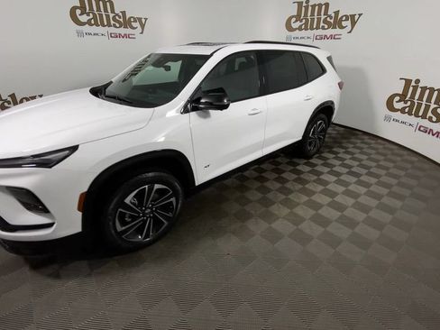 Used 2026 Buick Enclave Sport Touring w/ Power Package FWD image 4