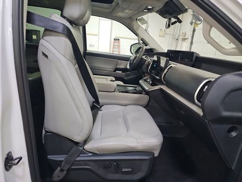 Used 2025 Ford Expedition Active AWD/4WD image 10