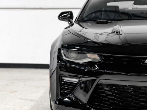 Used 2018 Chevrolet Camaro SS RWD image 37