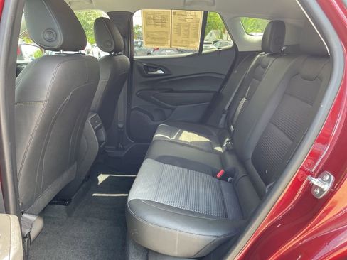 Used 2025 Chevrolet Trax LT w/ LT Convenience Package FWD image 38
