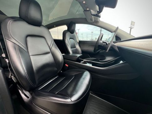 Used 2021 Tesla Model Y Long Range image 30