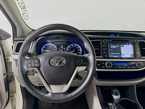Certified 2016 Toyota Highlander Limited AWD/4WD image 12