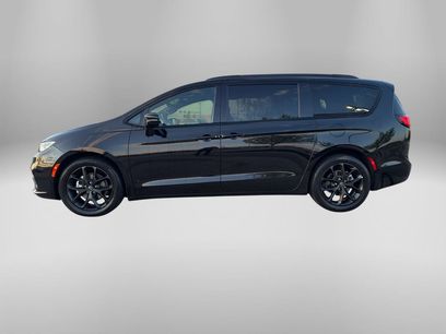 Used 2025 Chrysler Pacifica Limited