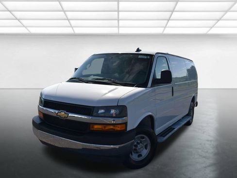Used 2024 Chevrolet Express 2500 w/ Driver Convenience Package RWD image 5