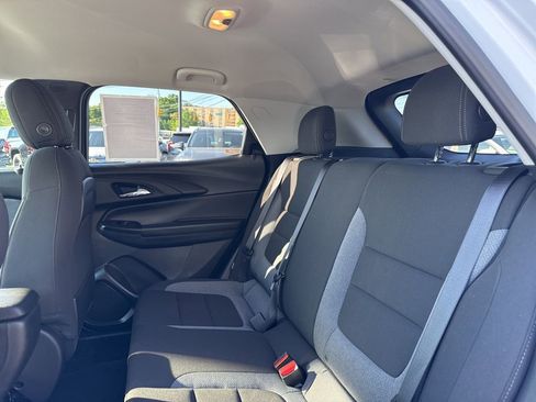 Used 2025 Chevrolet TrailBlazer LT FWD image 25
