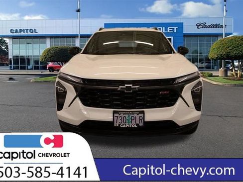 Used 2024 Chevrolet Trax RS w/ Sunroof Package FWD image 8