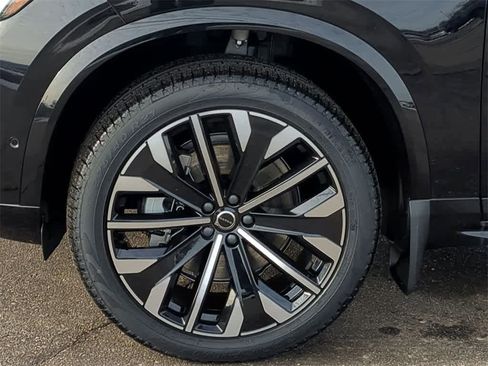 New 2026 Volvo XC90 B6 Plus w/ Protection Package Premier image 13