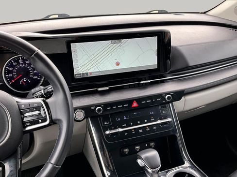 Used 2023 Kia Carnival EX FWD image 7