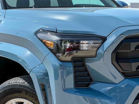 Certified 2026 Toyota Tacoma SR5 AWD/4WD image 10