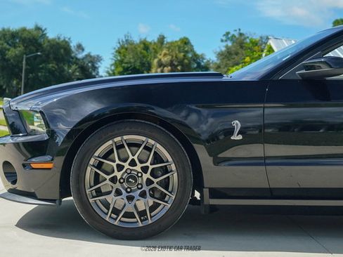 Used 2014 Ford Mustang Shelby GT500 w/ Equipment Group 821A RWD image 2